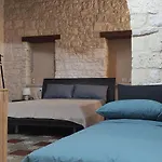 Maison Stelas